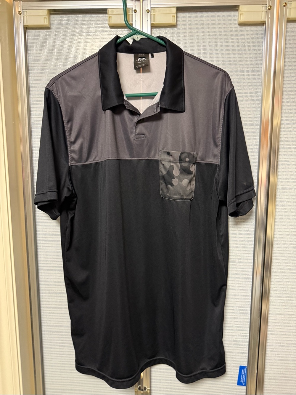 Oakley men’s shirt XL